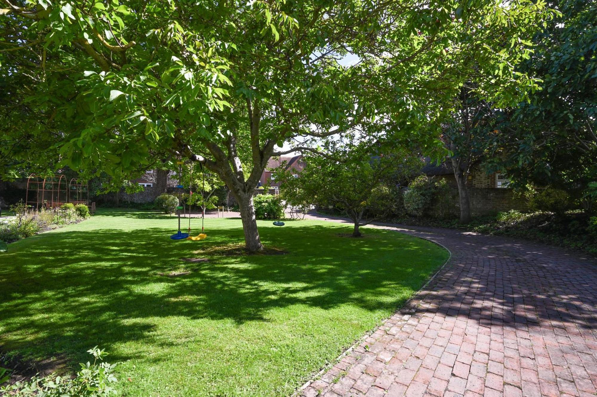 Walnut Tree House Villa Rustington Buitenkant foto